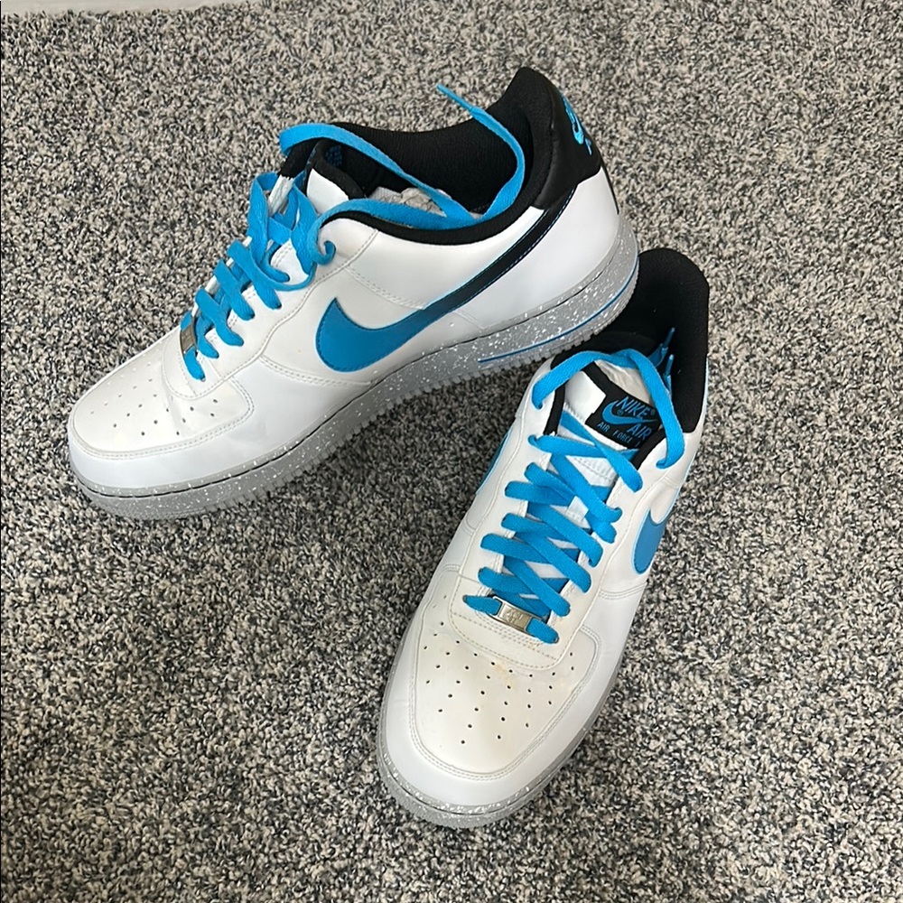 Nike White and Blue Low-Top Sneakers